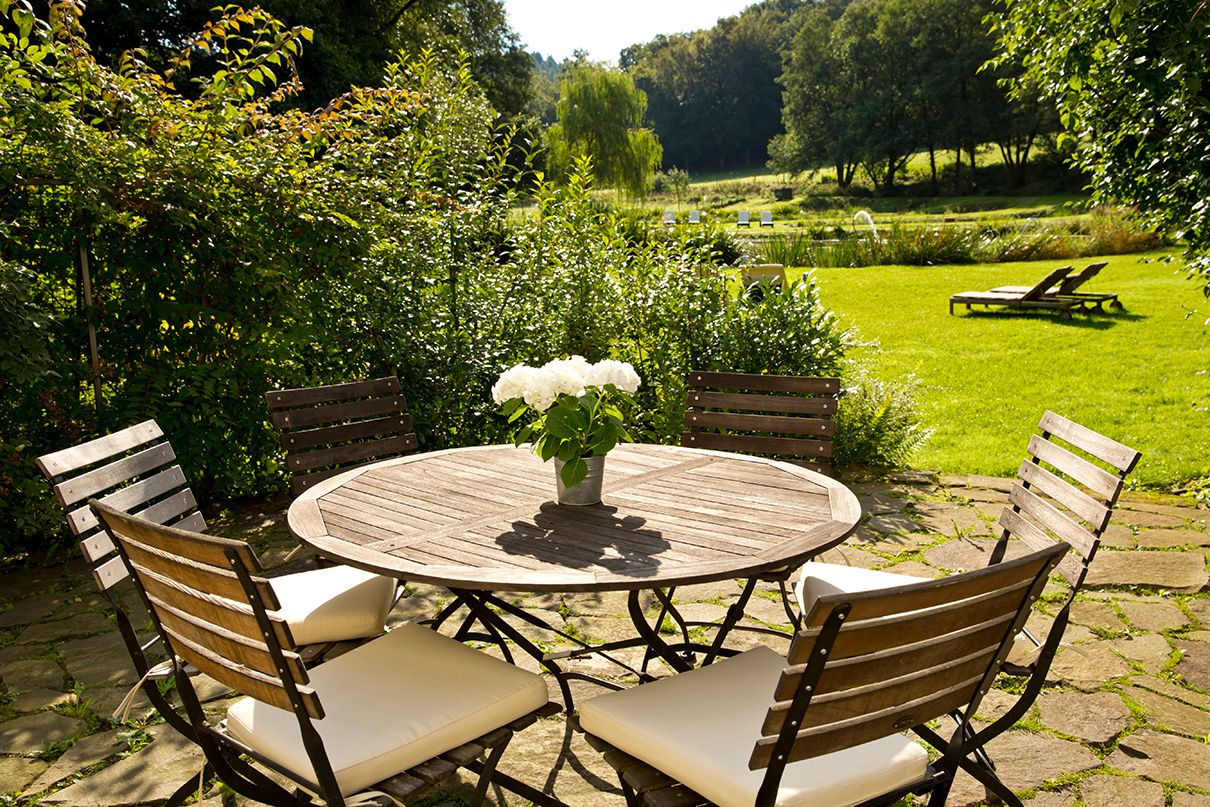 Terrasse mit Teichblick